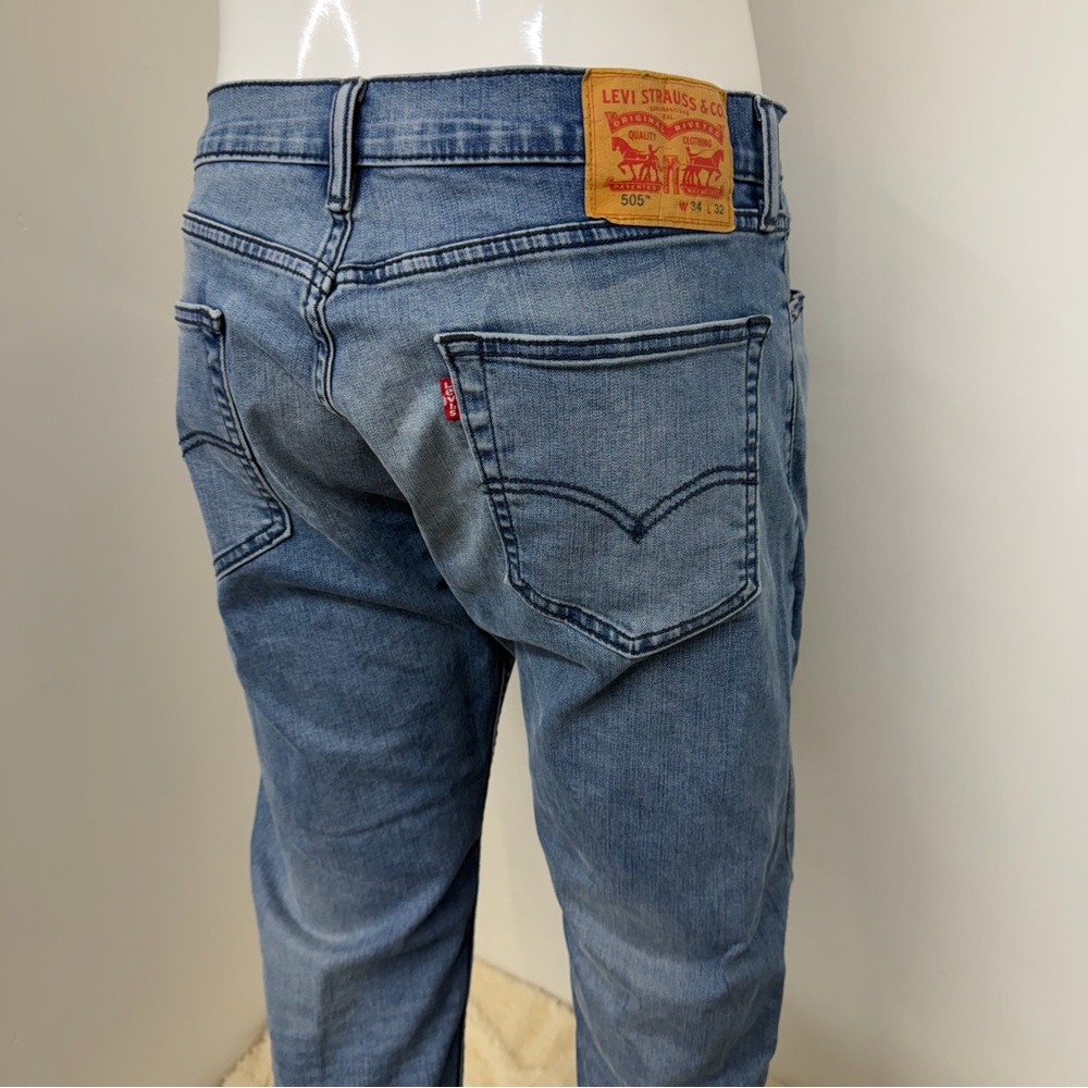 Levis 505 34 x 32 Classic Straight Leg Fit Medium Wash - Picture 8 of 15